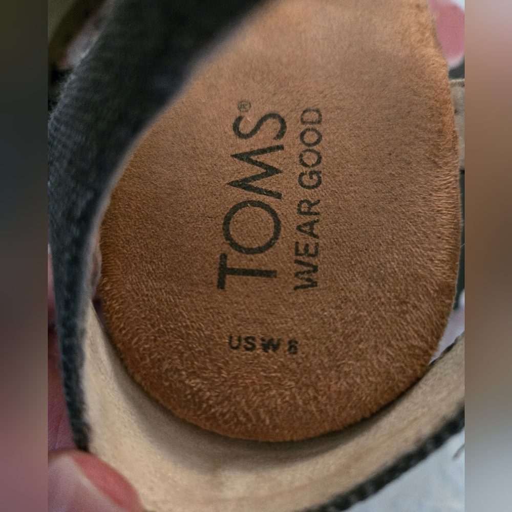 TOMS Sandals - Picture 9 of 10